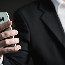 Presbiopia e digitale: proteggere gli occhi